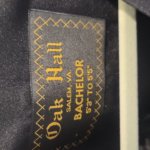 Womens Bachelor Graduation Gown - Picture 2 of 3